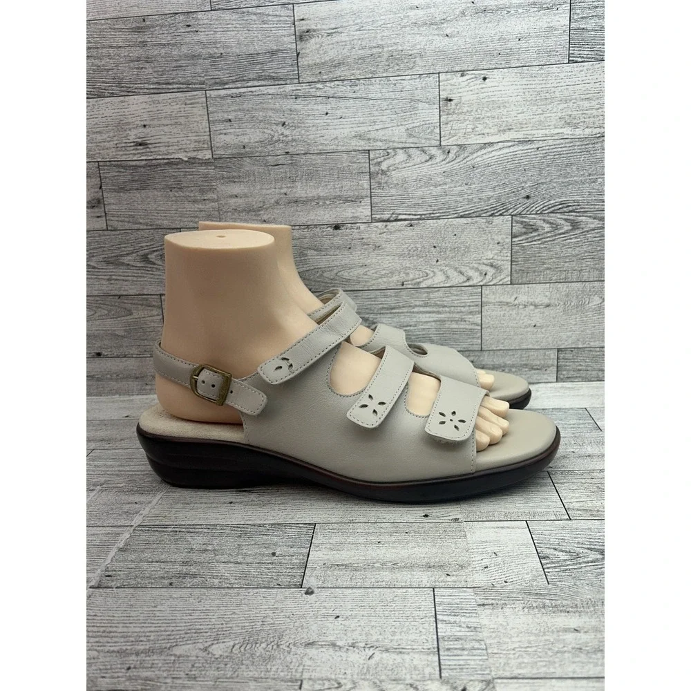SAS Tripad Comfort Shoes Womens Size 9.5‎ M Beige Leather Sandals Straps